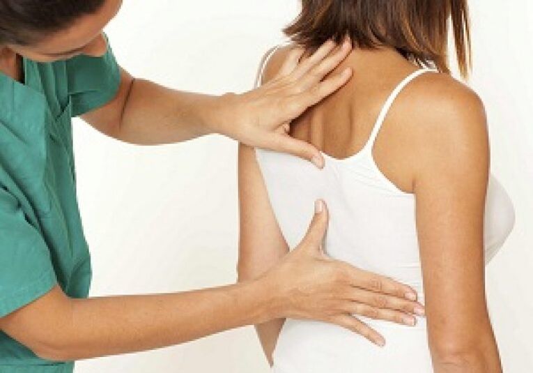 Si vous soupçonnez le développement d'une ostéochondrose thoracique, vous devriez consulter un médecin.